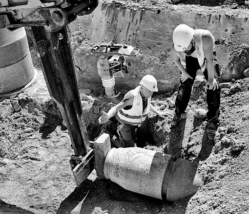 Bauarbeiter bei Kanalarbeiten
